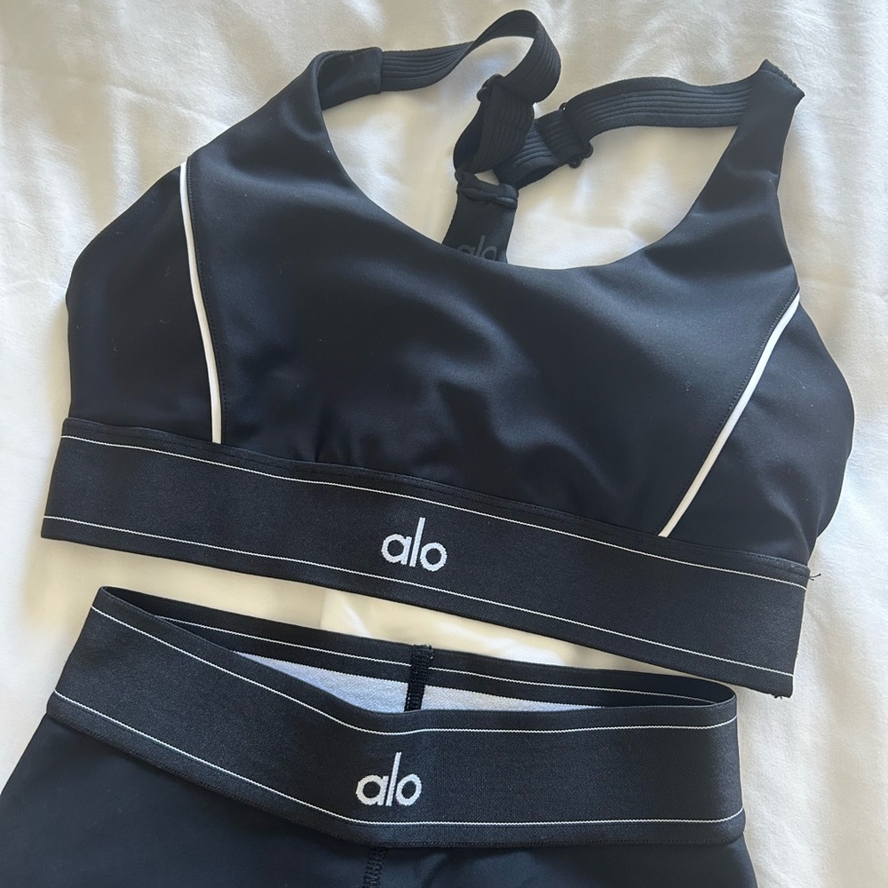 Womens alo yoga set. Size small.